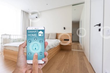 adam el telefon app ile akıllı tutarak eve oda evde.