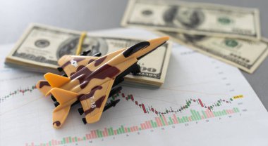 Askeri oyuncak uçak jet uçağı. Beyaz arka planda izole edilmiş bir avcı uçağı. Yüksek kalite fotoğraf