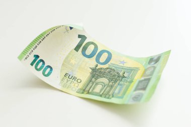 Beyaz arka planda yanmış avroluk banknotlar. Yüksek kalite fotoğraf