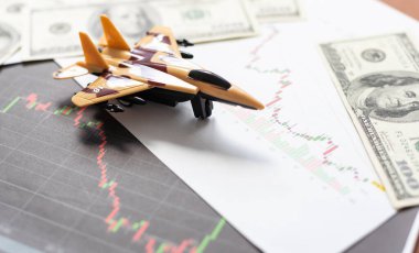 Büyüteç ve diyagramla çalışan kağıt. Yüksek kalite fotoğraf