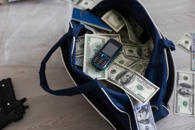 Plastik torbada yığınla para var. Yüksek kalite fotoğraf