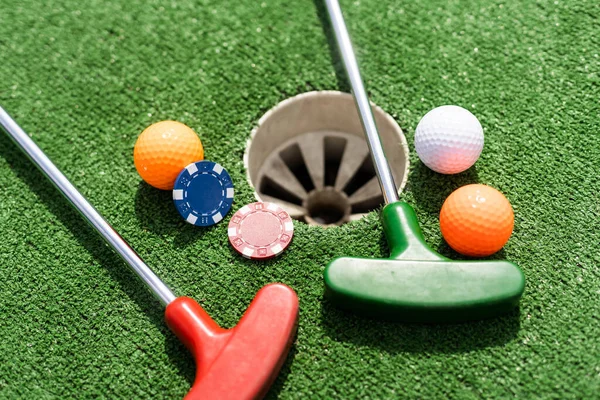Casino Fichas Equipo Golf Césped Verde —  Fotos de Stock