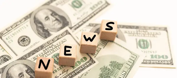 Wooden Letters Spelling News Money Background High Quality Photo — Stock Photo, Image