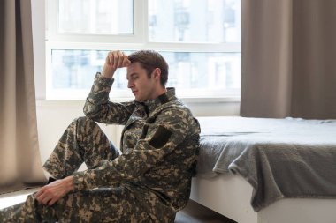 Düşüncelerinde bir asker..