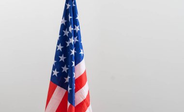 Rüzgarda dalgalanan Amerikan bayrağı. Yüksek kalite fotoğraf
