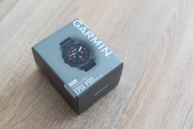Kyiv, Ukrayna - 29.09.2023: Garmin Fenix 7 Saphire Solar. Yüksek kalite fotoğraf
