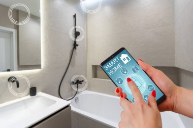 Bir telefondaki uzaktan kontrol sistemi