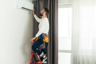 teknisyen servis kontrol ve klima kapalı tamir