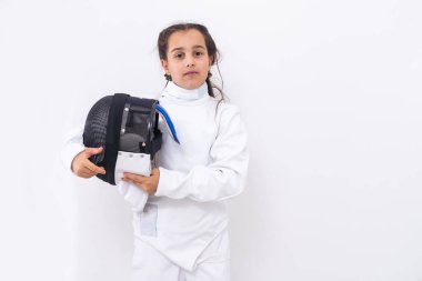 Eskrim takımlı küçük kız..