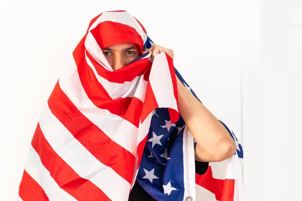 Beautiful Sirian Man Wearing Hijab American Flag High Quality Photo — Stock Photo, Image