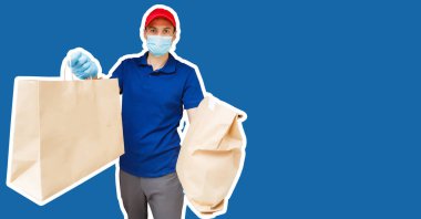 kişi mavi renk arkaplanını izole etti.