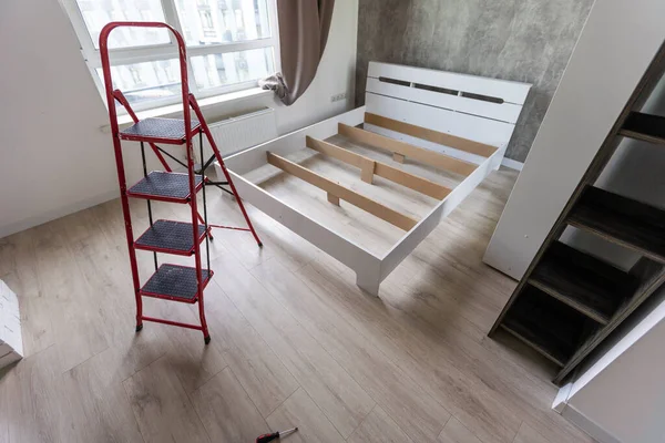 Schrauben Der Bauanleitung Und Bauroulette Möbelmontage Betten Der Wohnung — Stockfoto