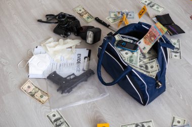 100 Dolarlık banknotlarla dolu bir çanta. Yüksek kalite fotoğraf