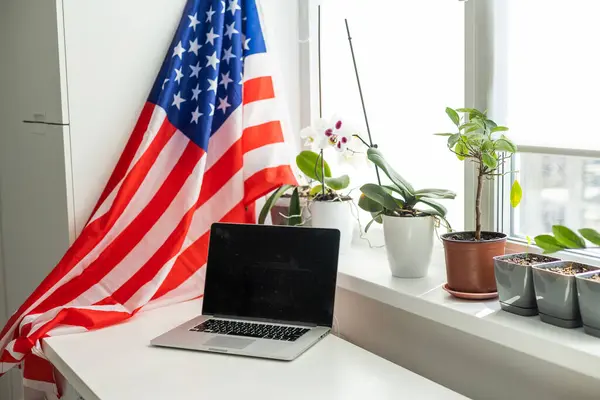 Amerikai Zászló Videó Laptoppal Videokonferencia Kiváló Minőségű Fénykép — Stock Fotó