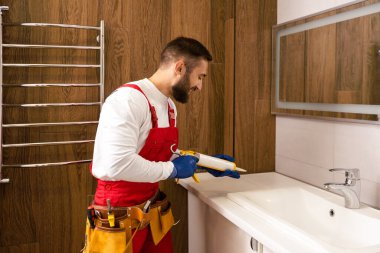 çalışma banyo lavabo tamir genel ciddi erkek tesisatçı