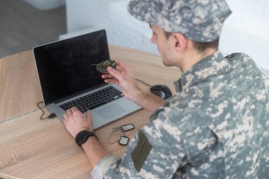 Askeri Öğrenci Eğitimi. Kolejdeki eski asker. Yüksek kalite fotoğraf