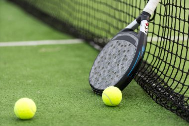 Kürek tenis raketi ve top. Yüksek kalite fotoğraf