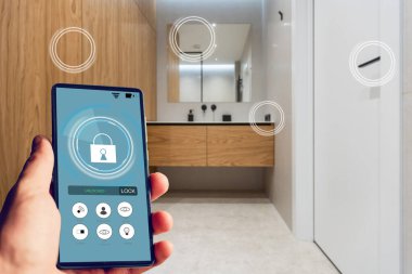 Bir telefondaki uzaktan kontrol sistemi