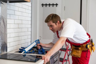 Genç Tamirci Mutfağa Kuruluyor