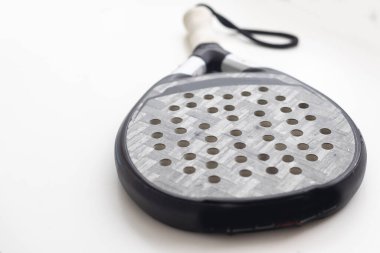 Beyaz arka planda izole edilmiş mavi profesyonel raket. Portre spor temalı poster, tebrik kartları, başlıklar, web sitesi ve uygulama. Yüksek kalite fotoğraf