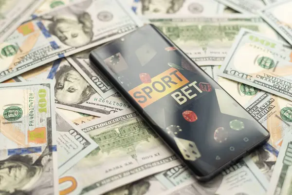 Wetten Auf Sport Smartphone Mit Funktionierenden Online Wetten Mobile Anwendung lizenzfreie Stockbilder