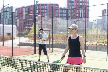  Raket tenis oyuncuları ders için hazır. Yüksek kalite fotoğraf