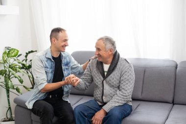 Oğluyla birlikte bir babanın portresi. Yüksek kalite fotoğraf