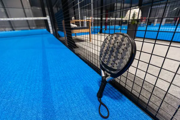 Evezős Teniszütő Labdák Kék Evezőpályán Kiváló Minőségű Fénykép Jogdíjmentes Stock Fotók