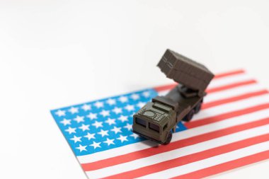 Tank ateşiyle Amerikan ateş gücü. Yüksek kalite fotoğraf