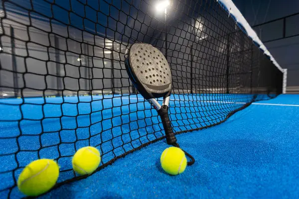 Evezős Teniszütő Labdák Kék Evezőpályán Kiváló Minőségű Fénykép — Stock Fotó