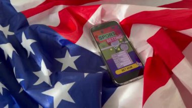Akıllı telefon, spor bahisleri, kumarhane, Amerikan bayrağı. Yüksek kalite fotoğraf
