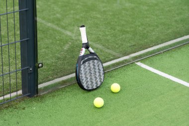 Kürek tenis raketi ve top. Yüksek kalite fotoğraf