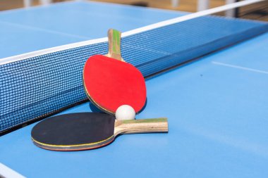 Masa tenisi topu ve raket. Yüksek kalite fotoğraf