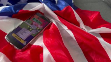 Akıllı telefon, spor bahisleri, kumarhane, Amerikan bayrağı. Yüksek kalite fotoğraf