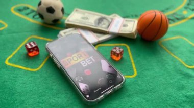 Bahisçilerin internet sitesinde bahisler. Akıllı telefon, poker. Yüksek kalite fotoğraf