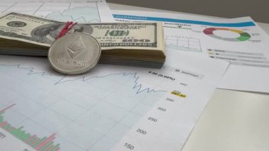 Borsa grafik çizelgesinde altın ethereum kripto para. Üst Manzara. Yüksek kalite fotoğraf