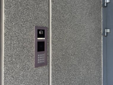 Beyaz arka planda elektrik kontrol kutusu. Yüksek kalite fotoğraf