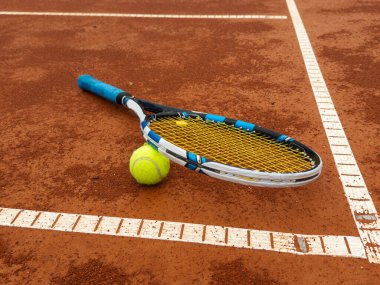 Tenis raketi ve tenis topu. Yüksek kalite fotoğraf