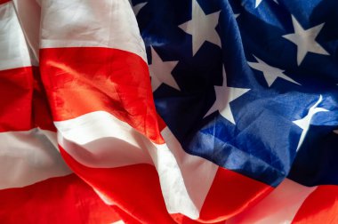 Amerika Birleşik Devletleri bayrağı ile birlikte Amerika Birleşik Devletleri bayrağı aralarındaki birliğin sembolü olarak, 3D illüstrasyon