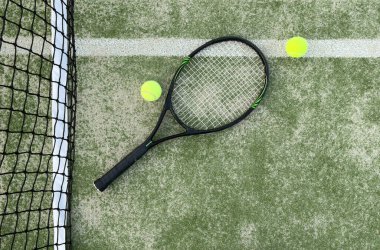 Tenis topu çimen tenis kortunda. Yüksek kalite fotoğraf