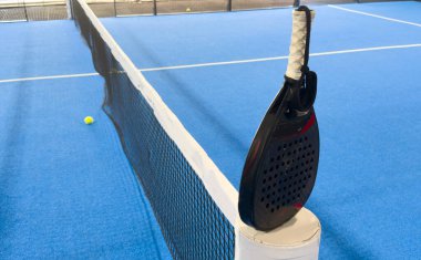 Padel kortundaki tenis topu. Yüksek kalite fotoğraf