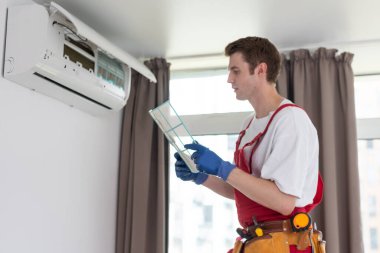 teknisyen servis kontrol ve klima kapalı tamir.