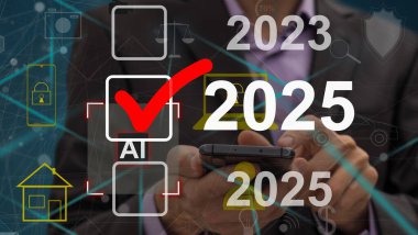 İş adamı sanal ekranda dijital 2025 'i işaret ediyor. 2025 konseptine geri sayım. Mesaj için yer var. Yeni yıl arifesi ve 2024 'ü 2025' e değiştirmek. Yüksek kalite fotoğraf