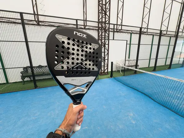 Kyiv, Ukrayna, 8 Ağustos 2024. Nox Padel tenis raketi. Yüksek kalite fotoğraf