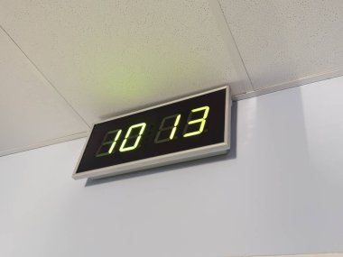 Havaalanı terminalinde dijital saat. Yüksek kalite fotoğraf