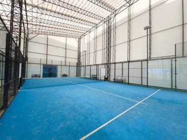 Padel kortu, çizgiler ve kapalı alan. Yüksek kalite fotoğraf