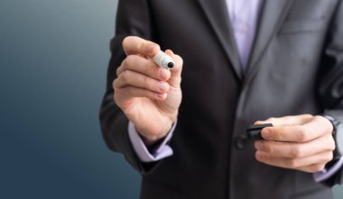 Gri bir geçmişi olan bir iş adamı. Yüksek kalite fotoğraf