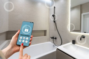 adam el telefon app ile akıllı tutarak eve oda evde.