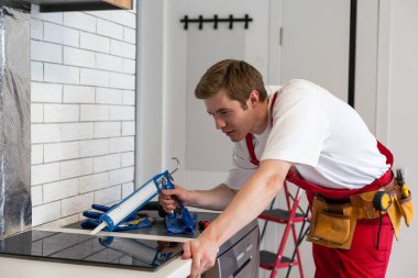 Genç Tamirci Mutfağa Kuruluyor