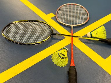 Beyaz telli badminton raketi. Yüksek kalite fotoğraf